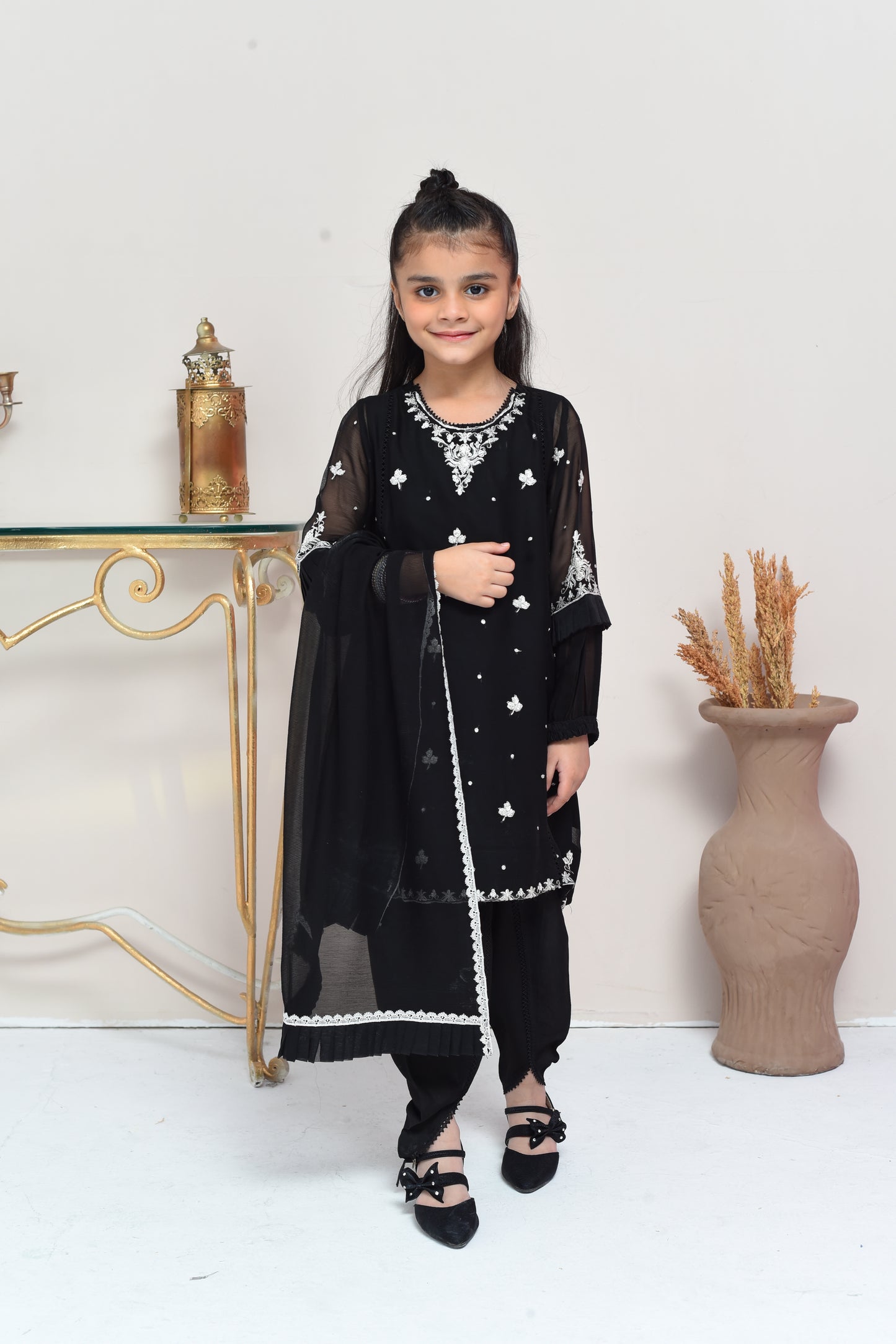 Lyra Black (FFG-049)