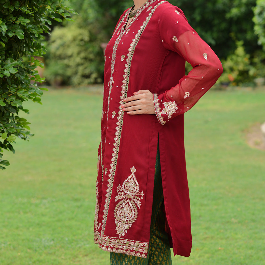 Maroon Embroidered Chiffon Outfit with Matha Patti and Jamawar Trousers